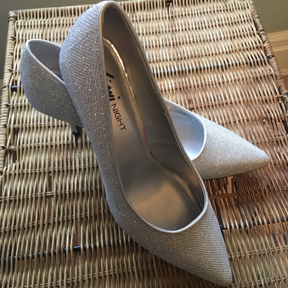 Silver Sparkle Classic Pumps Size 9 NWOT
